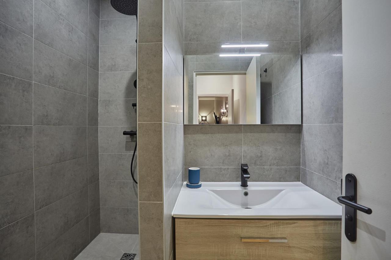Apartment Center Of Paris By Studio Prestige Exterior photo
